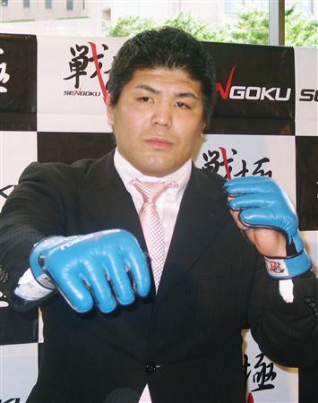 2009年にプロ転向会見を行った時の泉浩