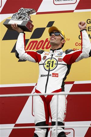 優勝を喜ぶピロ。左胸にはシモンチェリの58番。