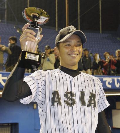 昨秋の東都大学野球リーグ MVPに選ばれた東浜