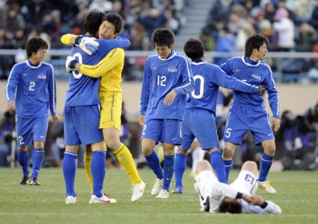 全国高校サッカー決勝 優勝喜ぶ市船橋イレブン