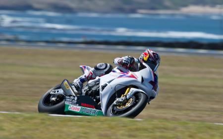 フィリップアイランドのコースを疾走する青山博一