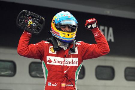 F1第2戦マレーシアGPで優勝し、喜ぶアロンソ ferrari