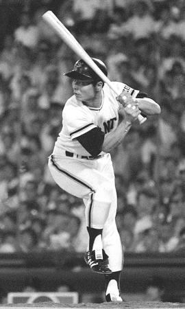 868本の本塁打を積み上げた巨人・王貞治さんの一本足打法(1977年9月、共同)