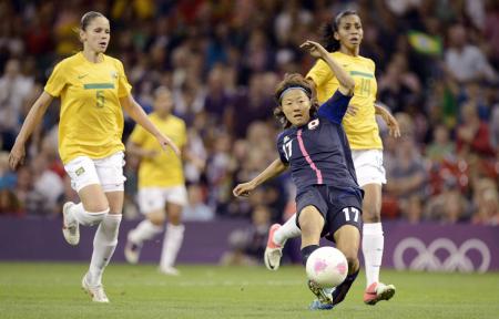 日本―ブラジル 前半、先制ゴールを決める大儀見=3日、ミレニアムスタジアム(共同)