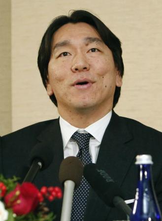 引退記者会見で、質問に答える松井秀喜外野手=27日、ニューヨーク(共同)