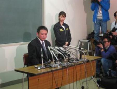 辞任会見で園田前監督は質問に丁寧に答えた