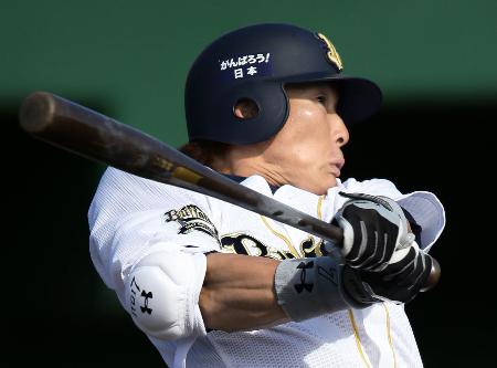 攻守走のすべてでけん引役が期待される糸井外野手(2013年2月10日、共同)