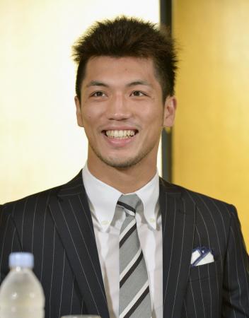 デビュー戦発表会見で笑顔の村田諒太