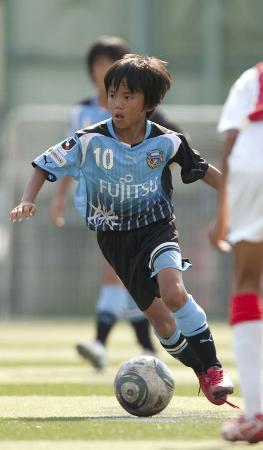バルセロナ出発直前、当時所属していた川崎フロンターレU12の練習試合に参加した久保建英くん(川崎フロンターレ提供)