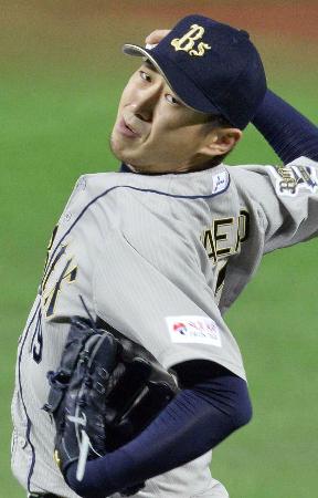 力投するオリックスのエース金子千尋(2013年9月24日のソフトバンク戦、共同)