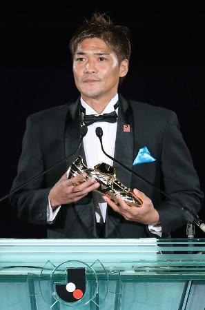 初の得点王を獲得した川崎・大久保嘉人=10日夜、横浜アリーナ