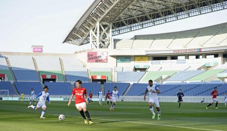 浦和サポーターが差別的な横断幕を掲げた問題で、Jリーグ史上初めて無観客で行われたJ1浦和―清水戦=23日午後、埼玉スタジアム
