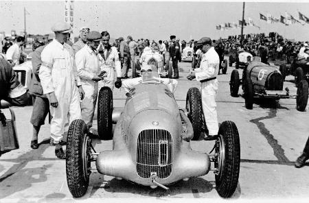 1934年にシルバーアロー伝説を生み出したメルセデスW25
