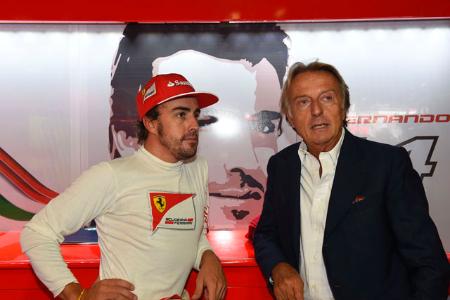 フェラーリ代表を辞任したモンテゼモロ会長と話すアロンソ(左)=Ferrari