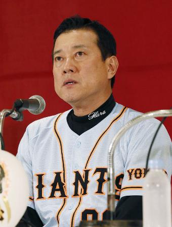 リーグ優勝を果たし、記者会見する巨人・原監督=26日夜、横浜市内のホテル