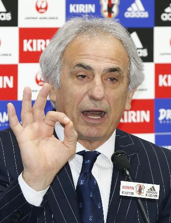 ウズベキスタンに大勝し、記者会見するハリルホジッチ監督=3月31日、味スタ