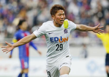 FC東京―広島 後半、決勝ゴールを決め喜ぶ広島・浅野=味スタ