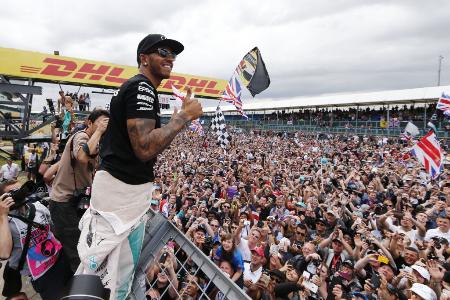 優勝したハミルトン人気に加え、様々な営業努力の結果、満員となった英国GP=Mercedes AMG