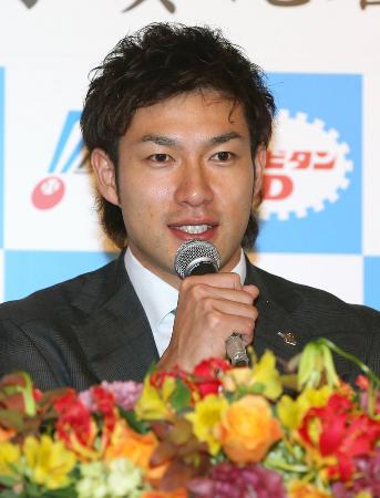 パ・リーグのMVPに選出され、記者会見するソフトバンクの柳田悠岐外野手=25日、東京都内のホテル