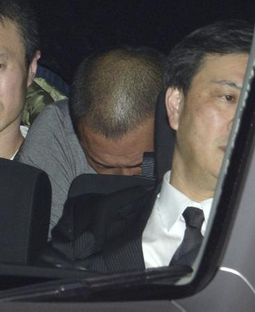 覚せい剤取締法違反の疑いで逮捕され、警視庁に入る清原和博容疑者