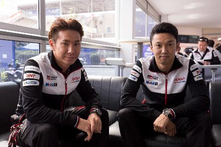 ルマン24時間について語る中嶋一貴(右)と小林可夢偉=ルマン