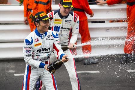 モナコの第2レースで優勝した松下信治=GP2