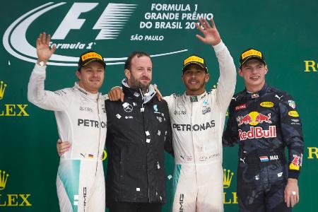 ブラジルGPはハミルトンが優勝、ロズベルクは2位。2人の勝負は最終戦でいよいよ決着する=メルセデス・AMG・ペトロナス