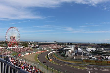 鈴鹿サーキットで行われた日本GP。最終コーナー前のスタンドには空席が目立つ=モビリティランド