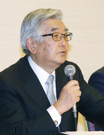 新コミッショナーに就任し、記者会見する斉藤惇氏=11月27日午後、東京都内のホテル