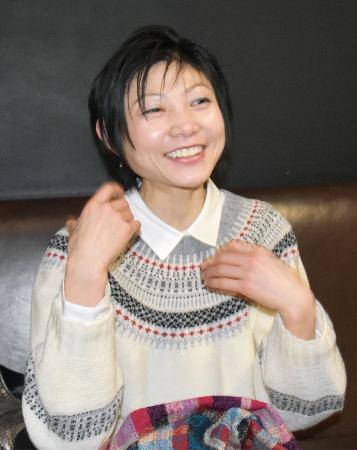 ロシア・サンクトペテルブルクでインタビューに応じる川口悠子さん(共同)