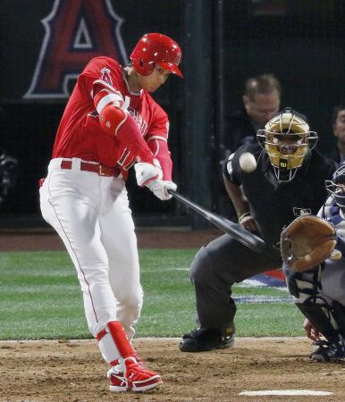 17日のレイズ戦に指名打者で出場し、6号ソロを放ったエンゼルス・大谷=アナハイム(共同)