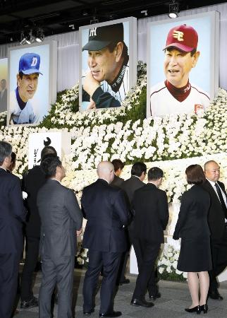 大阪市内で開かれた星野仙一さんの「お別れの会」=3月28日