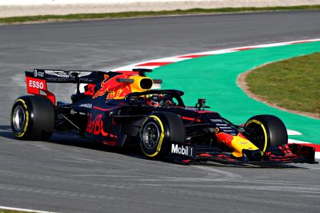 スペイン・バルセロナで行われているシーズン前テストでコースを走るレッドブル・ホンダ(C)Getty Images/Red Bull Content Pool