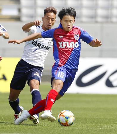 FC東京―磐田 前半、ドリブルで攻め込むFC東京・久保建=味スタ