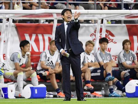 日本―トリニダード・トバゴ 前半、指示を出す森保監督=豊田