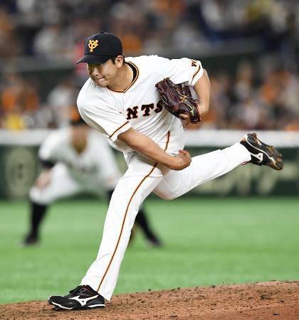 ロッテ戦に先発し、6回2失点で6勝目を挙げた巨人・菅野=東京ドーム