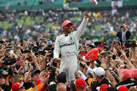母国のイギリスGPで優勝し、喜ぶハミルトン(C)Mercedes
