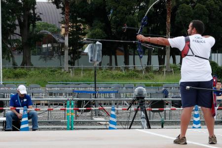 無観客で開催された東京五輪・パラリンピックのアーチェリーテスト大会=7月15日、東京都江東区の夢の島公園アーチェリー場