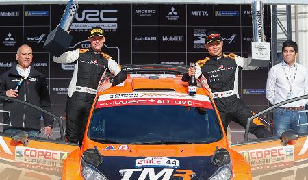「ラリー・チリ」のWRC2で勝利し、喜ぶ勝田(右から2人目)(C)TOYOTA GAZOO Racing