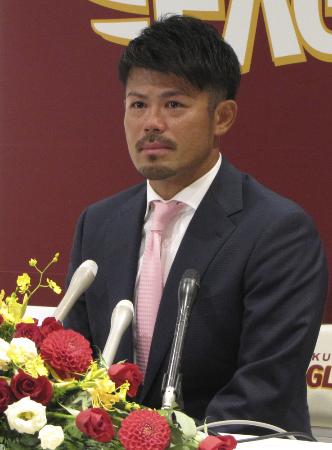 引退記者会見を行った楽天・今江敏晃氏=10月18日、楽天生命パーク