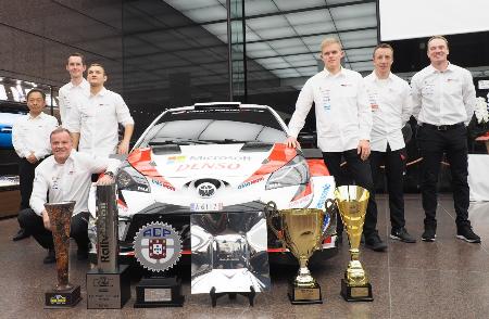 WRCシーズンの報告会で来日したタナク(左から3人目)ら「TOYOTA GAZOO Racing」所属のドライバー=田口浩次撮影