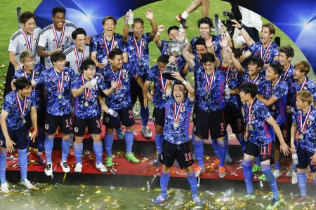 東アジアサッカー 日本男子もｖ ｅ １最終戦 韓国に完勝 サッカー 沖縄タイムス プラス スポーツ