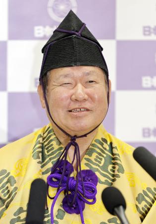 定年を前に記者会見する立行司の第38代木村庄之助=21日、東京・両国国技館
