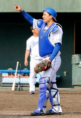 正捕手争いで存在感を高めている中日・石伊=北谷