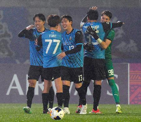 上海申花に快勝し、喜ぶ川崎イレブン。準々決勝進出を決めた＝Ｕ等々力 