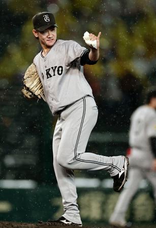 6回2失点で3勝目を挙げた巨人・井上=甲子園