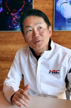 インタビューに応じるホンダ・レーシングの渡辺康治社長=シルバーストーン(共同)