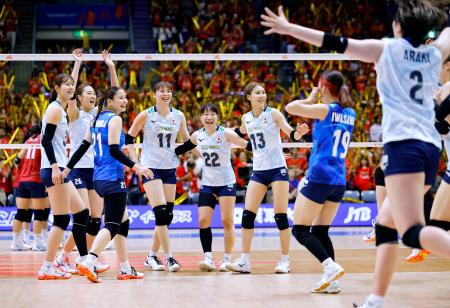 韓国に勝利し、喜ぶ日本の選手たち＝千葉ポートアリーナ 