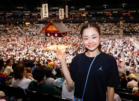 大相撲名古屋場所を観戦したフィギュアスケート女子の島田麻央=IGアリーナ