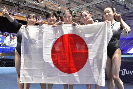 体操の女子団体総合で優勝した日本=エッセン(共同)